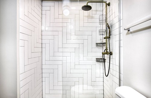 Wicker Park Apartment | Tasteful Wicker Park 1BR w/ W/D, 1 block to L, Six Corners, by Blueground