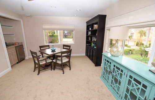 Pelican Bay House | Tastefully furnished ground floor unit in Pelican Bay community