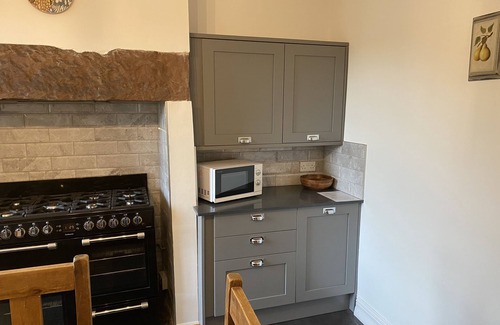 Portinscale Cottage | Tawny Cottage - a cottage that sleeps 4 guests in 2 bedrooms