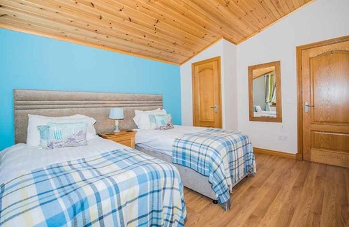 Cupar House | Tawny Lodge with Hot Tub near Cupar Fife