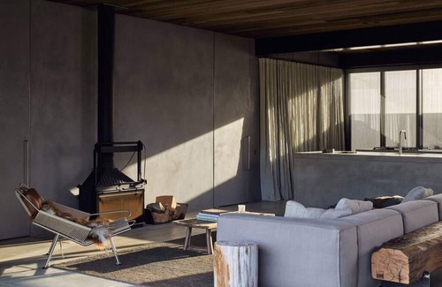 Wanaka Villa | Te Pakeke | Couple's retreat | Close to lake