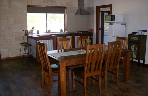 Metricup Cottage | Tea tree cottage a quiet place to relax and unwind