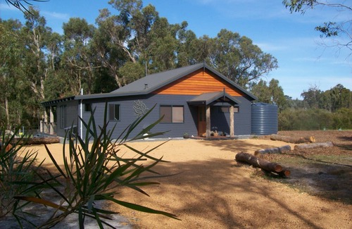 Metricup Cottage | Tea tree cottage a quiet place to relax and unwind