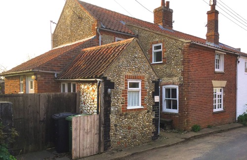 Burnham Overy Staithe Cottage | TEAL COTTAGE, Burnham Overy Staithe, Norfolk.