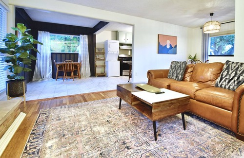 Tech Terrace House | Tech Terrace Bungalow~Pet Friendly Yard~Walk To TTU Campus!