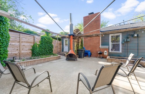 Tech Terrace House | Tech Terrace Bungalow~Pet Friendly Yard~Walk To TTU Campus!