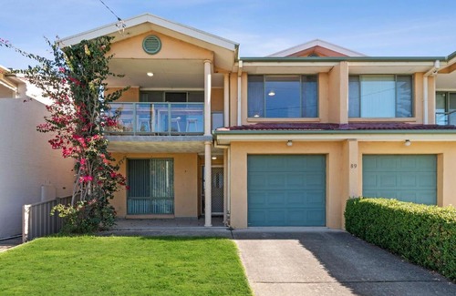Broulee House | Teds at Broulee managed by Batemans Bay Accom