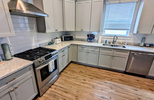 Mississippi City House | *Tegarden Cottage at Gulfport Beach* Walk/Beach