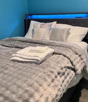 Newark House | Temperly Heavon