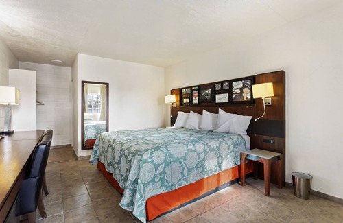Ogden Hotel | Temple View Inn: Skiing & Downtown Delights Await!"n