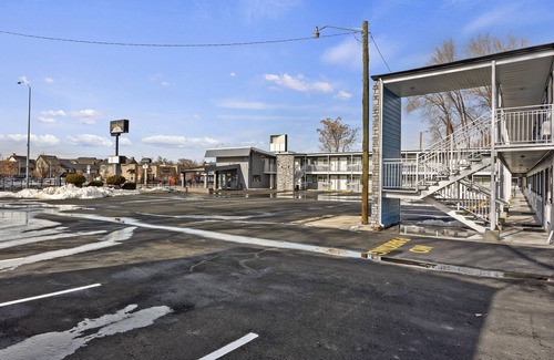 Ogden Hotel | Temple View Inn: Skiing & Downtown Delights Await!"n
