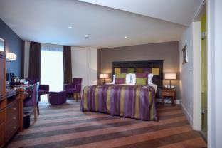 Newington Hotel | Ten Hill Place