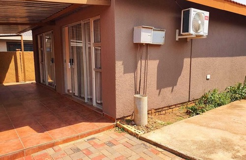 Mahikeng House | Tenacity Mafikeng Guesthouse - 4 in Mahikeng