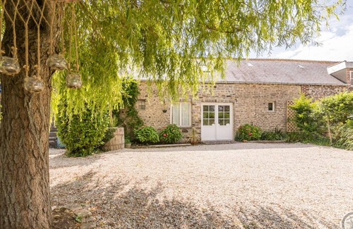 Barneville-Carteret Cottage | Terraced house with terrace, pets allowed