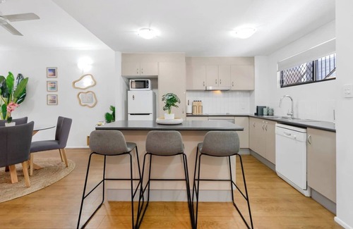 Parramatta Park Apartment | Terraces on Martyn A Breezy Tropical Pool Retreat