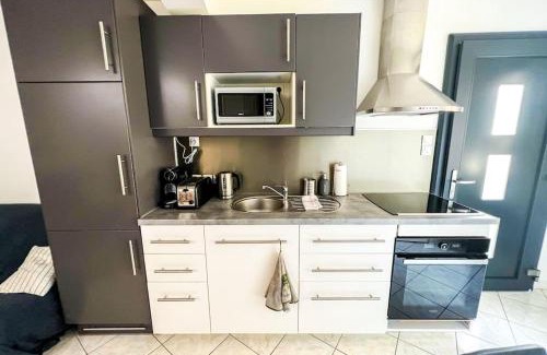 Poussan Apartment | Terrasse 360° avec vue sur vallée, sans vis à vis
