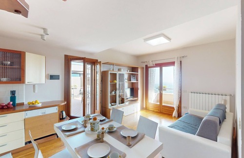 Villanuova sul Clisi Apartment | Terrazza sul Golfo by Bookinggardalake