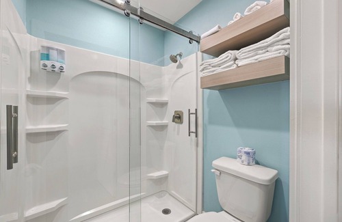 Flour Bluff Hotel | Texas Gulf Coast Family Room - Private Entry & Marina Views