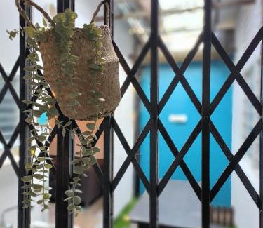 Tanjung Bungah Apartment | TG103a Pet Friendly 15pax, near beach side