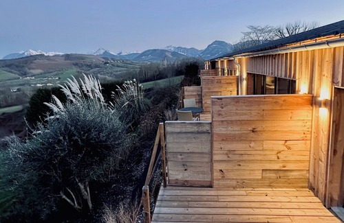 Aramits House | Thoreau Suite - A Large Studio With Mountain Views
