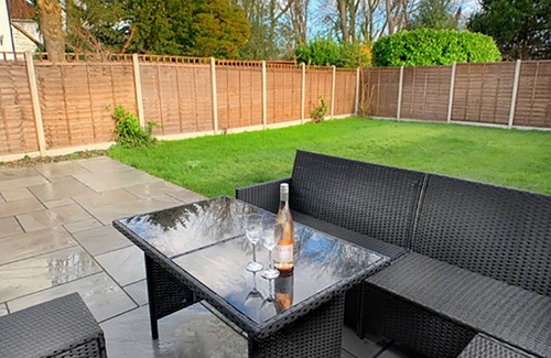 Thames Ditton Apartment | Thames Ditton, 4 Bedroom Detached House