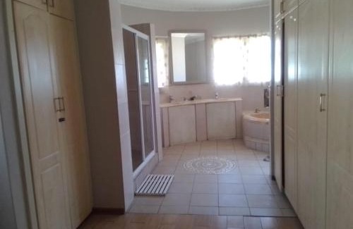 Mahikeng House | Thatch Haven Guesthouse