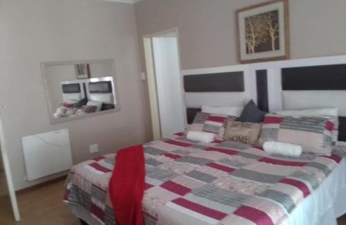 Mahikeng House | Thatch Haven Guesthouse