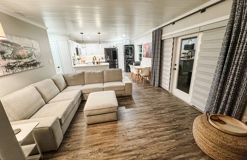 Coquina Key Condo | Thaw out your toes and watch the dolphins play at Winterfarm Southeast!