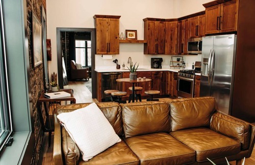 Leitchfield Apartment | The Aaron is a charming 2-bedroom/2 bathroom apartment.