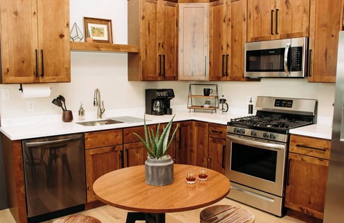 Leitchfield Apartment | The Aaron is a charming 2-bedroom/2 bathroom apartment.