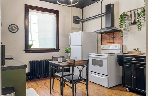 Drumheller Apartment | The Accountant | Sleeps 2 Guests | DT Drumheller |
