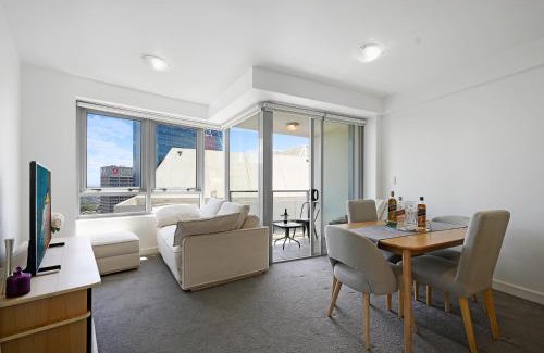 North Sydney Apartment | The Alexander Apartments - Harbour Views, Parking, Pool, 24hr Concierge