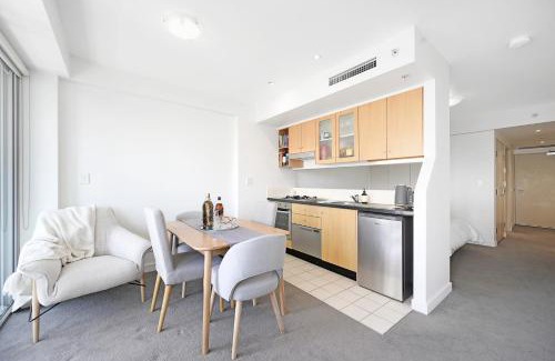 North Sydney Apartment | The Alexander Apartments - Harbour Views, Parking, Pool, 24hr Concierge