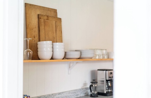 Staunton House | The All-American Cottage Seconds from Gypsy Hill Park! Kid and Pet friendly!