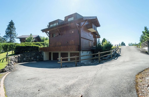 Alpe des Chaux Apartment | The apartment is located 800m from the Barboleuse gondolas taking you to the Gryon - Villars - Les D