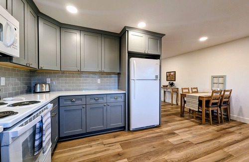 Carlton House | The Apple Tree Cottage ~ a fully remodeled 2 bed/2 bath home