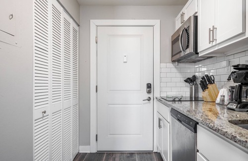 Chatham-Arch Apartment | The Argyle on Mass Ave