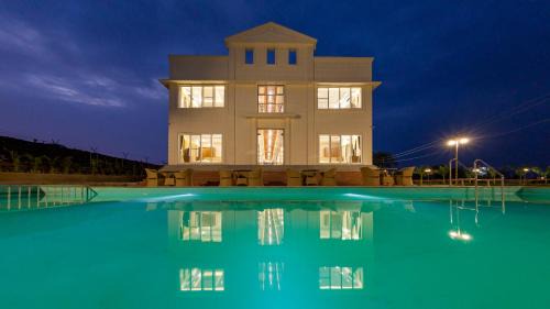 Nanded Hotel | The Arowana Divine