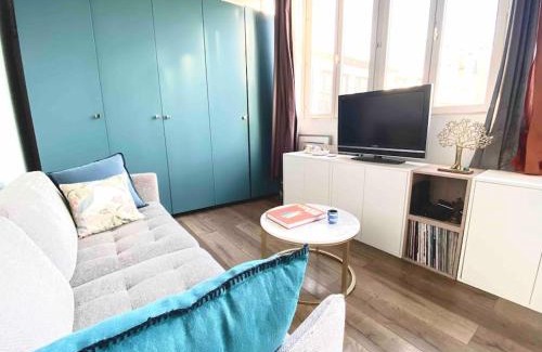 Clichy Apartment | The Artist