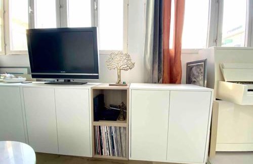 Clichy Apartment | The Artist