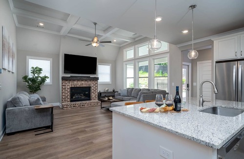 Athens House | The Athens Escape - Minutes from UGA! Go Dawgs!