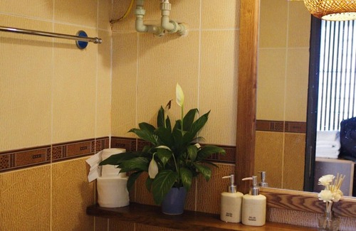 Truc Bach Hotel | The Autumn Homestay-LAKE VIEW room, with balcony, next to the WEST LAKE