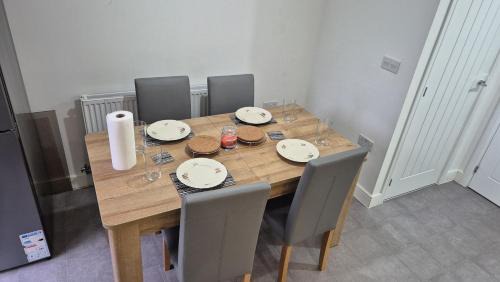 Hartwell Apartment | The Aylesbury Home Retreat - 3-Bed Home with Garden & Parking