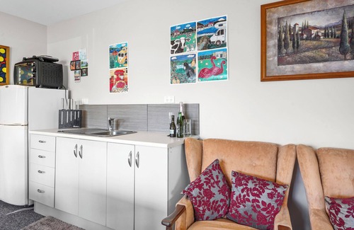 Waikuku Beach House | The Bach at Old Broadway - Waikuku Beach Retreat