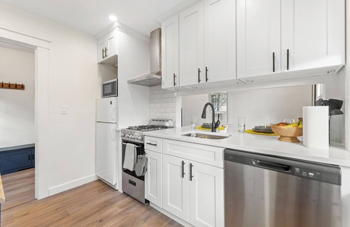 Bergenfield House | The Bar Loft - Second Floor Suite. Close proximity to NYC and MetLife Stadium.