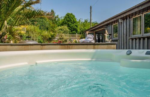Kingsbridge Apartment | The Barn at Salcombe Farm, with Hot Tub and Free Parking