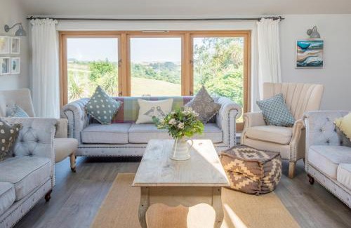 Kingsbridge Apartment | The Barn at Salcombe Farm, with Hot Tub and Free Parking