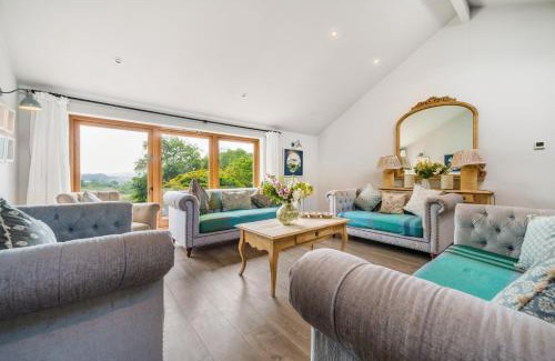 Kingsbridge Apartment | The Barn at Salcombe Farm, with Hot Tub and Free Parking