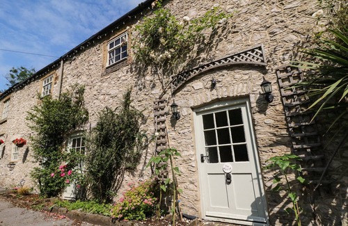 Millers Dale Cottage | THE BARN, family friendly, character holiday cottage in Tideswell