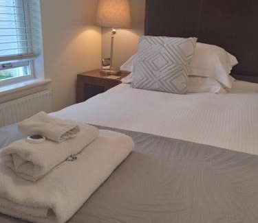 Bath Apartment | The Bath House Apartments - Free 1st breakfast - FREE parking